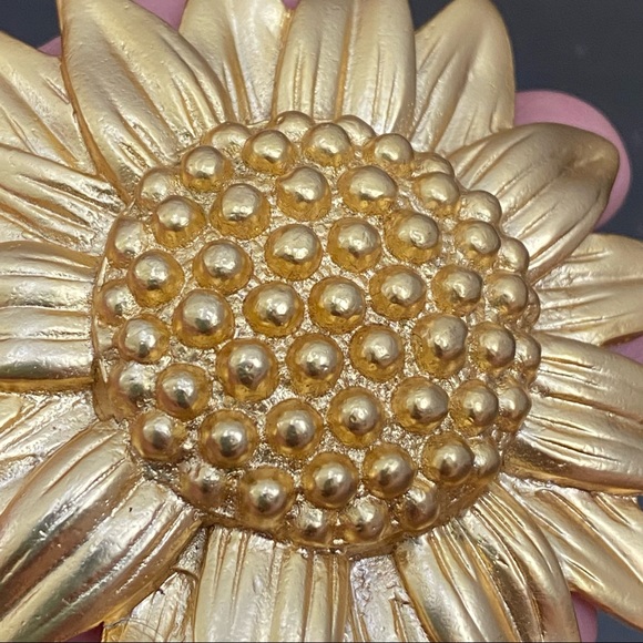 Vintage Unsigned Large Sunflower Gold-tone Brooch New (Old Stock) - Picture 11 of 11